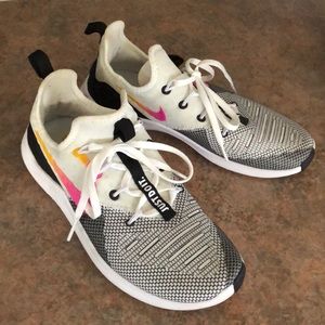 woman’s nike shoes